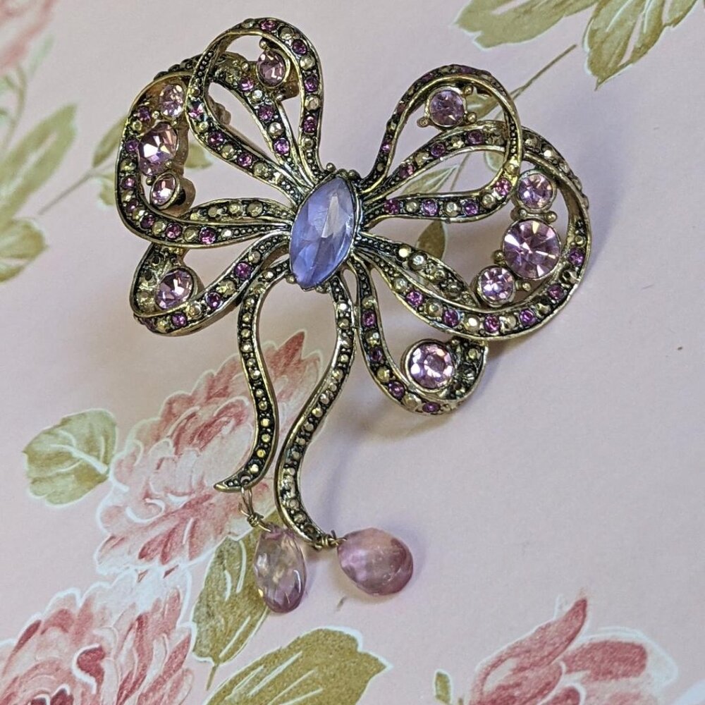 VINTAGE MONET BROOCH -A DELICATE BOW